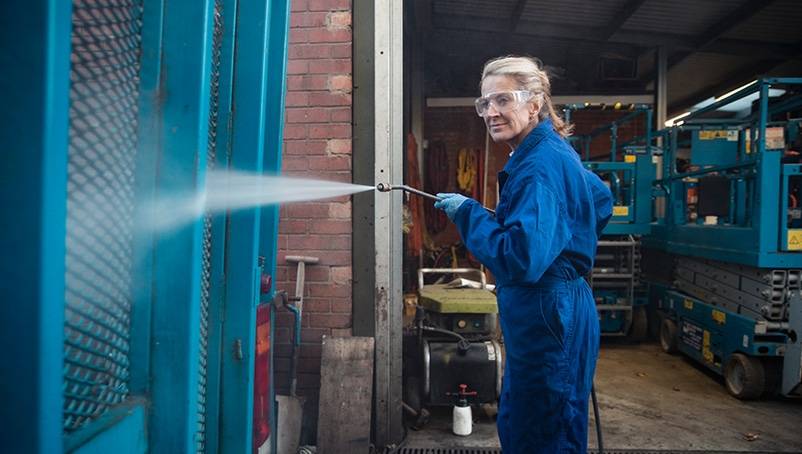 7 Pressure Washer Safety Tips for Your Next Job